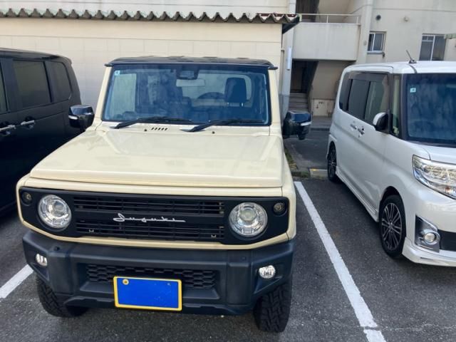 Mazda Bongo front view