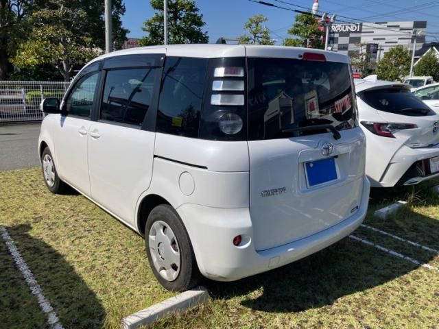 Mazda Bongo front view