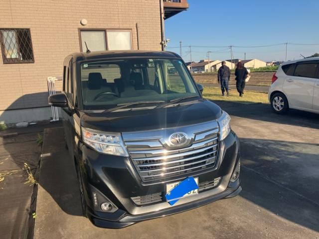 Mazda Bongo front view