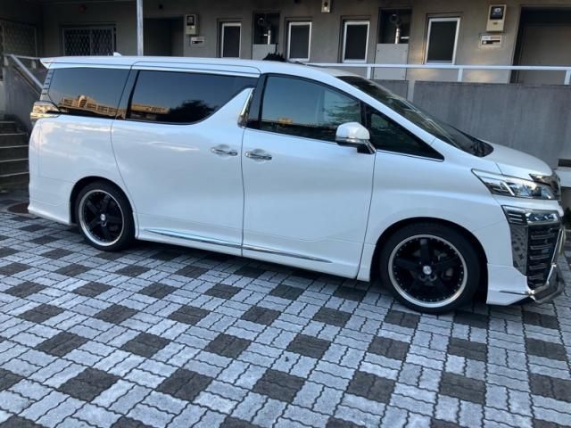 Mazda Bongo front view