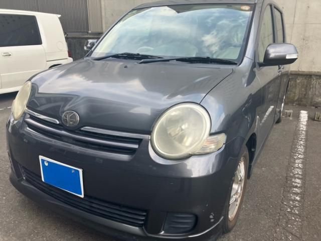 Mazda Bongo front view