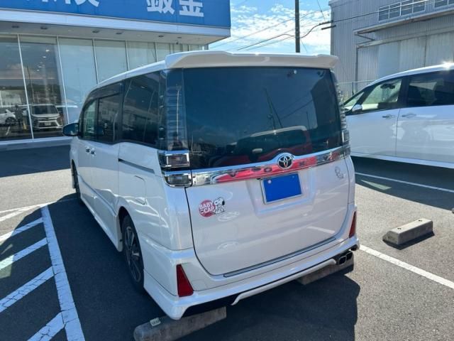 Mazda Bongo front view