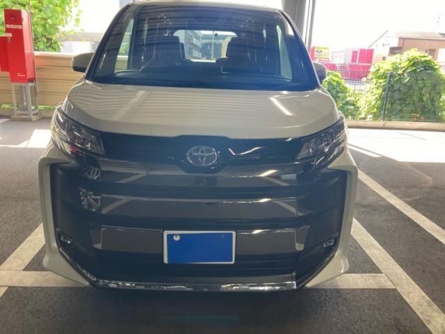 Mazda Bongo front view