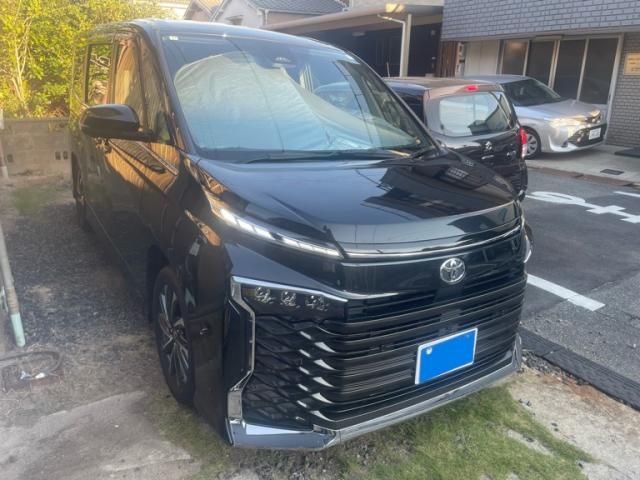 Mazda Bongo front view