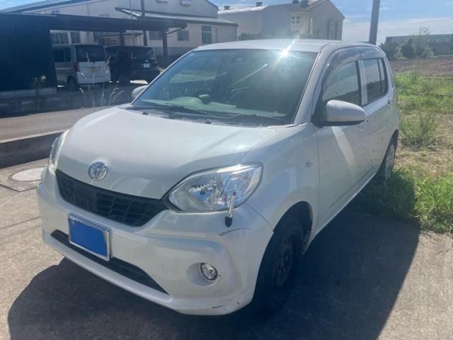 Mazda Bongo front view