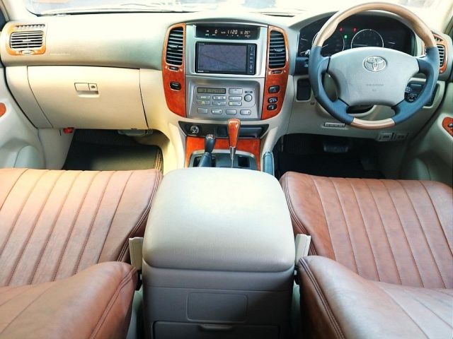 Mazda Bongo front view