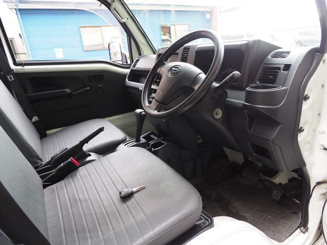 Mazda Bongo front view