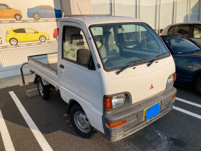 Mazda Bongo front view