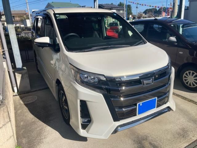 Mazda Bongo front view