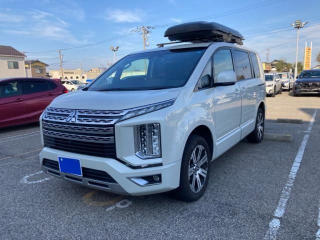 Mazda Bongo front view