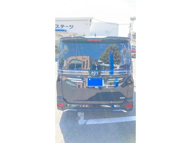 Mazda Bongo front view